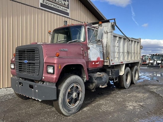 1987 Ford L900 Dump Truck