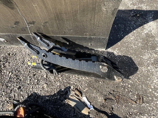 New Future 3 Ton Weld on Thumb Grapple