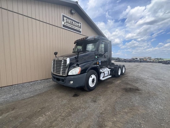 2013 Freightliner Cascadia Day Cab Tractor Trk