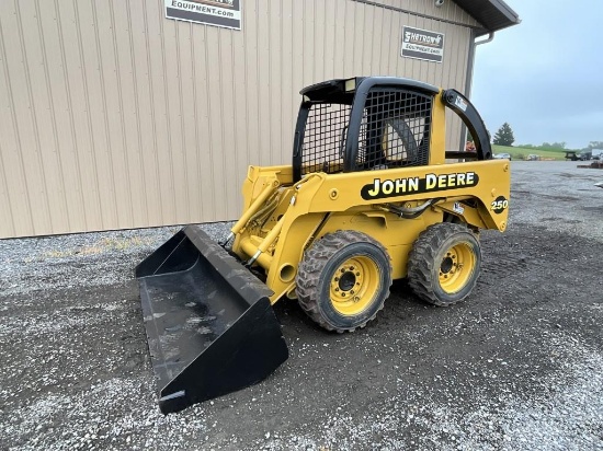 2000 Deere 250 Skid Steer