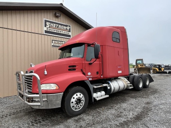 2013 Mack Pinnacle Sleeper Cab Tractor Truck