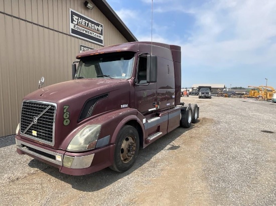 2005 Volvo Sleeper Cab Tractor Truck