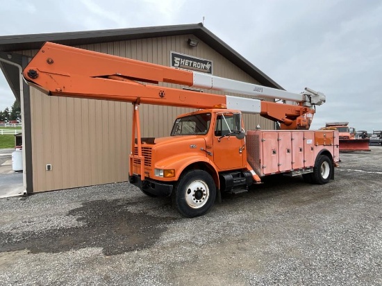 2000 International 4900 DT466E Bucket Truck