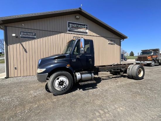2004 International 4300 DT466 Day Cab Chassis Trk