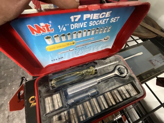 17pc. 1/4" Socket Set&11pc. Gold Line Screwdriver