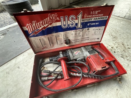 Milwaukee Heavy Duty Rotary Hammer w/Bit