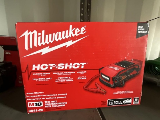 Milwaukee Hotshot Jump Starter