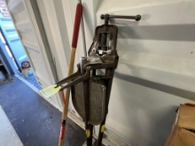 Yoke Pipe Vise