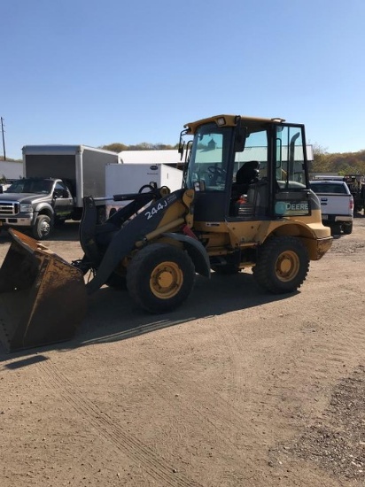 2007 John Deere 244J