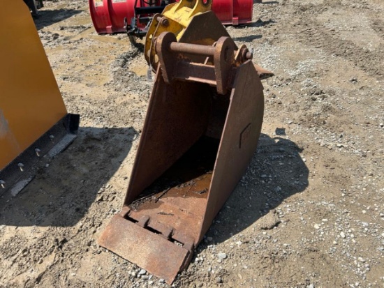 18" Backhoe Bucket