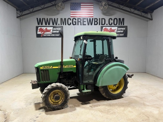 John Deere 5320 Utility Tractor
