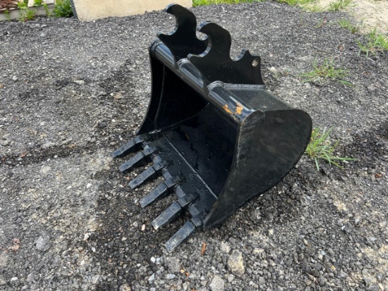30” Quick Attach Excavator Bucket For KX40