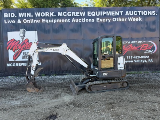Bobcat E32 Mini Excavator