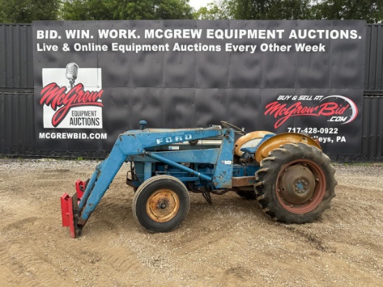Ford 2000 Series Tractor w Front End Loader & Turf Tires