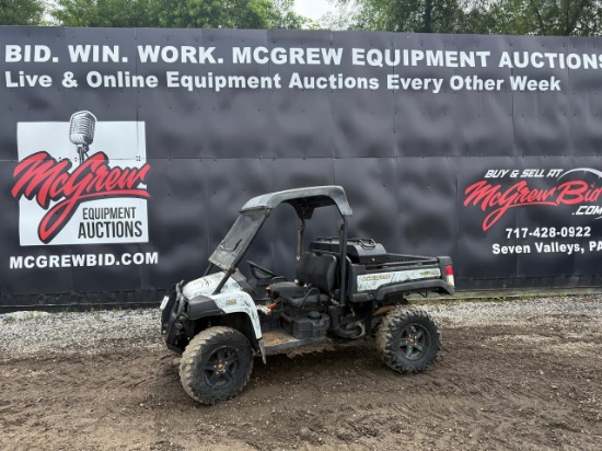 John Deere XUV825i Gator Utility Vehicle