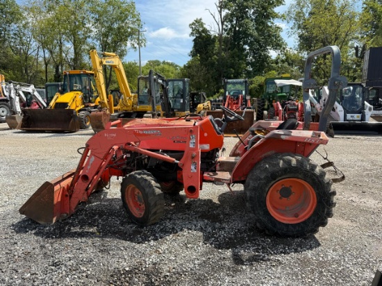 Kubota L2800 Tractor with Loader