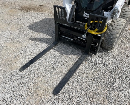 Wildcat 48" Skid Steer Hydraulic Walk Through Pallet Forks
