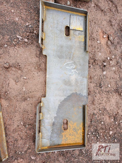 Skid loader mounting plate