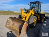 Cat 914M wheel loader, hydraulic coupler, cab, heat, A/C, suspension seat, automatic transmission,