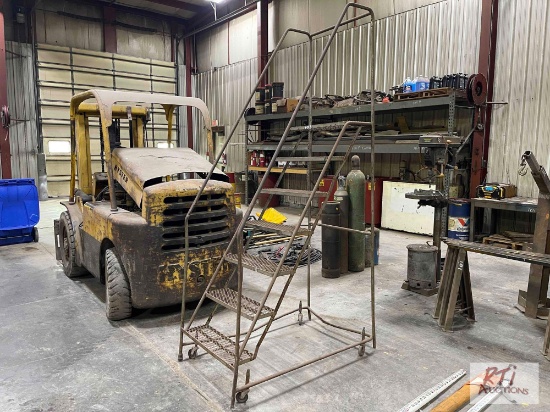 Rolling shop ladder
