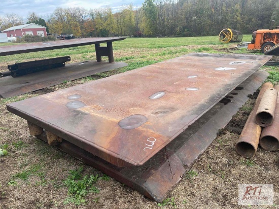 Trench box with spacers