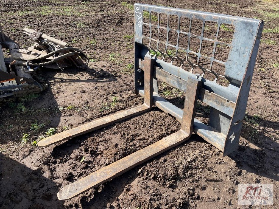 48" skid steer fork attachment