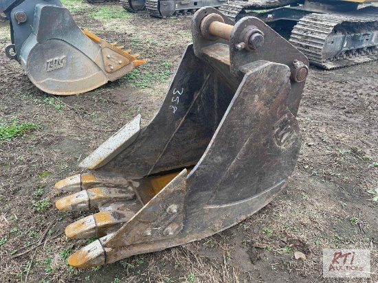 H&H 24" digging bucket