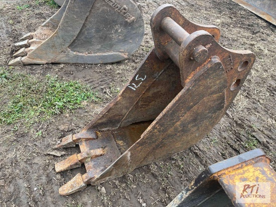 12" digging bucket