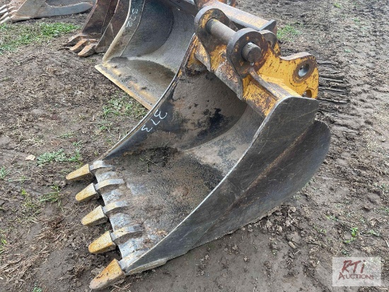 24" digging bucket