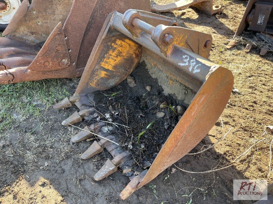 36" digging bucket