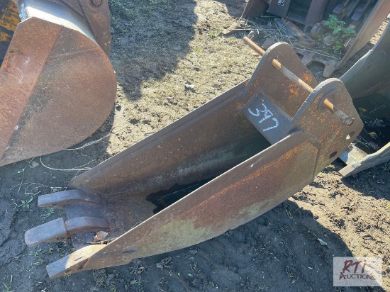 12" digging bucket