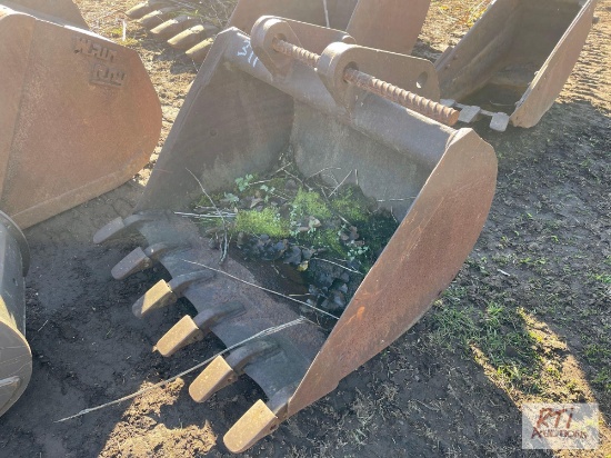 36" digging bucket