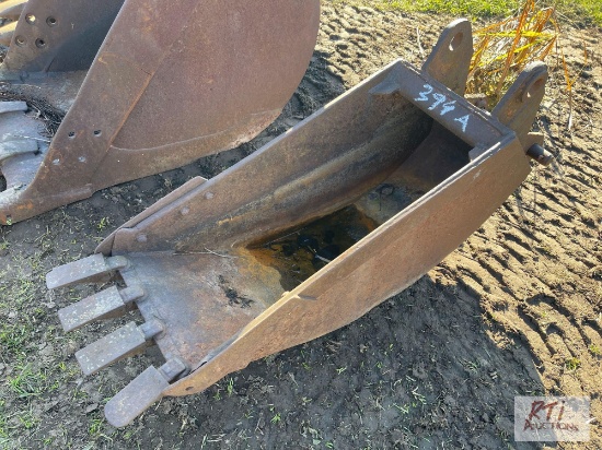 16" digging bucket