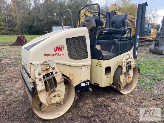 Ingersoll Rand DD-24 double drum vibratory roller, 996 hours, 48" drums