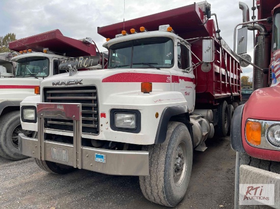 2000 MACK RD688S Tri-Axle dump, 543K miles, MACK engine, Eaton Fuller 8 speed, 17' box, 86,000lb