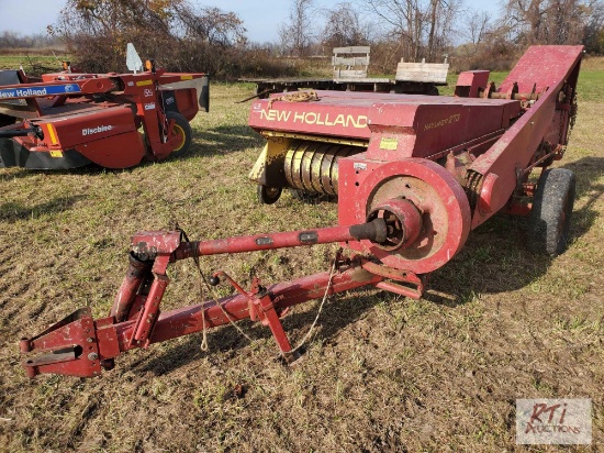 New Holland 273 twine baler