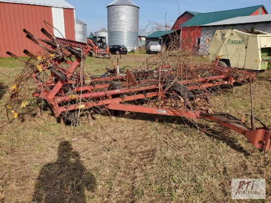 Case 20ft field cultivator with back scratcher...