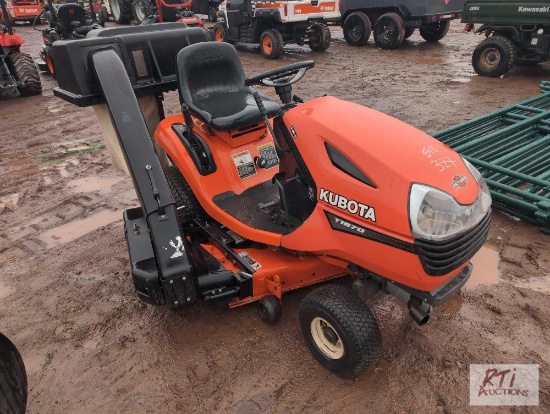 Kubota T1870 lawn tractor, 48in deck, grass collection system, HST, 357 hrs