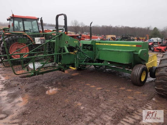 John Deere 327 small square baler with quarter turn chute