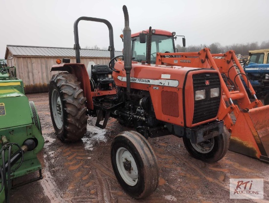 Massey Ferguson 471 tractor, shuttle transmission, 2 remotes, 4913 hrs