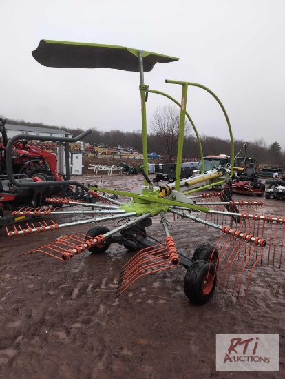 Class Liner 450T hay rake