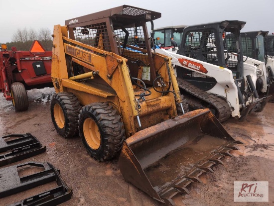 Case 1845C skid loader with GP bucket