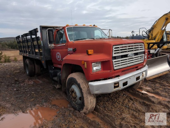 1989 Ford F800 single axle flatbed truck, VIN: 1FDXK84A2KVA19676. 16ft stake body, standard