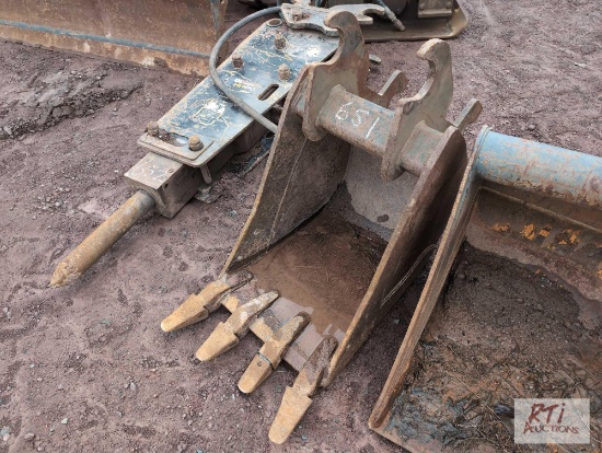 John Deere 18in digging bucket
