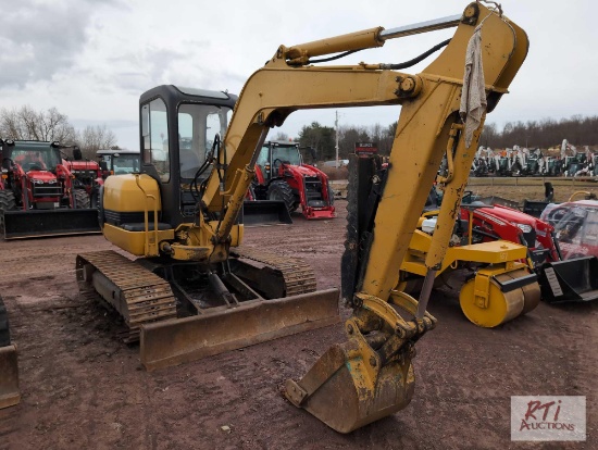 Komatsu PC40R-8 mini excavator, 20in digging bucket, mechanical thumb, backfill blade, cab, 3990