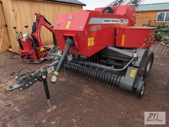 Massey Ferguson SV1840 inline small square baler, twine