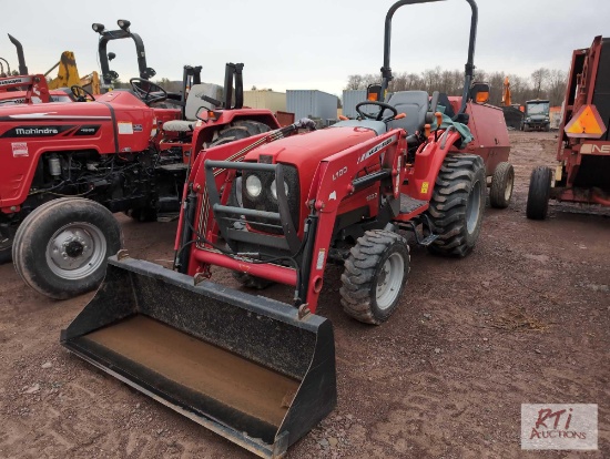 Massey Ferguson 1532 tractor, 4WD, loader, 333 hrs