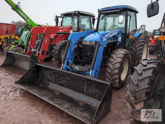 New Holland TD5050 tractor, 4WD, loader, 2 remotes, cab, heat, A/C, 5704 hrs