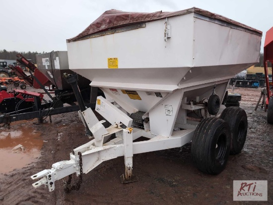 FS tandem axle fertilizer spreader