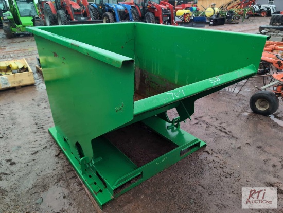 Self tipping dump hopper with fork pockets